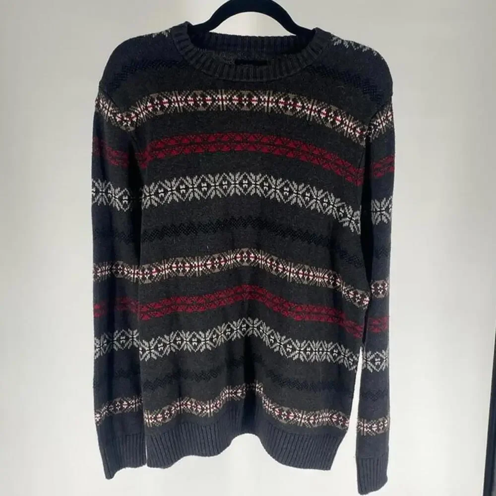 Cozy Knit Croft & Barrow Men’s Sweater - Dark Gray with Red and White Patterns